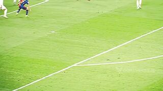 Mereka sudah tahu apa yang bakal terjadi bahkan sebelum Pedri melakukannya tendangan???? 3