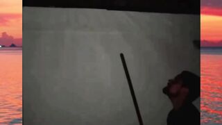 serem juga itu loteng yang ngintip