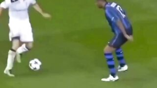 Musim UEFA Champions League 2010/11 harusnya jadi musim tenang buat Inter Milan sebagai juara bertahan