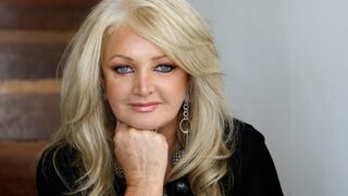 Bonnie Tyler suffered ‘burst appendix’ before being placed in induced coma