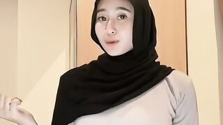 Hijab Octavia