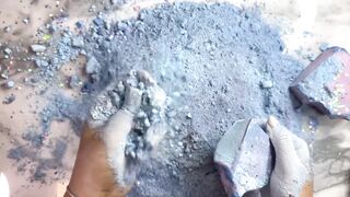Dyed blue gym chalk Crushing