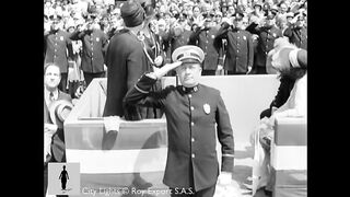 Charlie_Chaplin__-_The_Tramp_and_The_Star-Spangled_Banner___City_Lights_(480p).