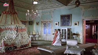 Kya Tumne Kabhi Kisise Pyar Kiya Hain - Padmini Kolhapure, Rishi Kapoor - Prem Rog Romantic Scene 3