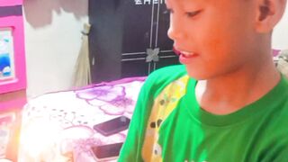 Romantis banget sih ank bujangku ngasi kue ulang tahun ke ayah nya????????????