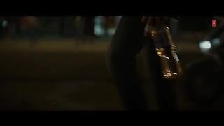 "Tere Ishk Mein" is a soulful Hindi song featuring the talents of Dhanush and Kriti Sanon,