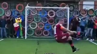 BUKAN CUMA KEREN, TAPI ANEH! ???? 5 Julukan Pemain Bola yang Bikin Kamu Geleng Kepala!