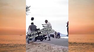 punya ilmu tinggi tapi tidak beradab