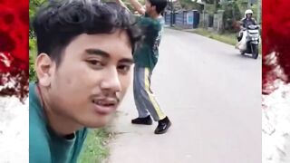 Siswa/i taat aturan