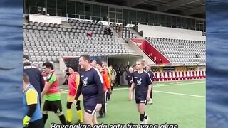 bayangkan ada 1 tim yang akan bermain di liga kasta teratas