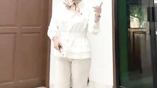 Untuk kali ini aku gak akan kegocek dengan dosen cantik.