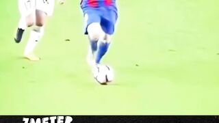 Ada pemain yang jago menggiring bola, dan kemudian ada Lionel Messi