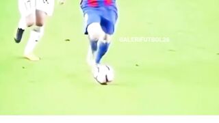Ada pemain yang jago menggiring bola, dan kemudian ada Lionel Messi 2