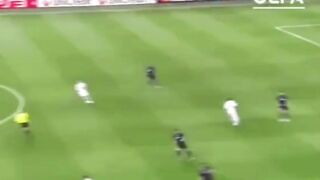 tendangan voli ikonik Dejan Stanković dari jarak 40 yard