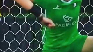 Kesalahan Kiper yang Memalukan & Menyakitkan ????