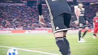 Umpan Hakim Ziyech dan kontrol bola Nicolás Tagliafico benar-benar menggambarkan seni dalam sepak bola ????⚽️