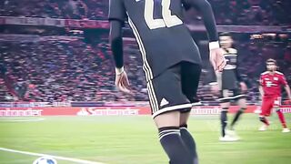 Umpan Hakim Ziyech dan kontrol bola Nicolás Tagliafico benar-benar menggambarkan seni dalam sepak bola ????⚽️ 3