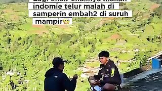 Makan indomie telur disini enak bangett ???????? #magelang #wisatamagelang #jogja #windusari #gunungsumbing