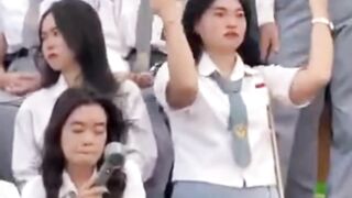 Ada masalah apa sih dengan anak sekolah jaman sekarang, vibes nya kayak bude2 mau arisan