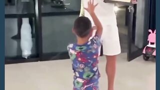 Jebol gak tuh HP Ronaldo? ????