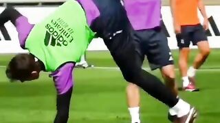 MENDING GAK USAH????5 Hadiah Teraneh Yang Diterima Pemain Bola???? 2