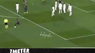 Marcus Rashford mencetak gol tendangan bebas spektakuler 3