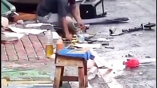 Pedagang ngamuk dan merusak dagangan sendiri, diduga karena depresi