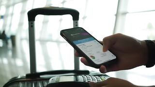 Digital Luggage Weighing at Airport with Smartphone