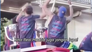 Kamu fans Barcelona yang lagi ngerayain juara sekaligus 'nyapa' rival abadi! ????????