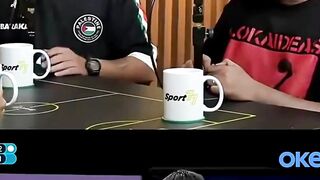 Ganti shuttlecock Padahal keliatannya masih bagus