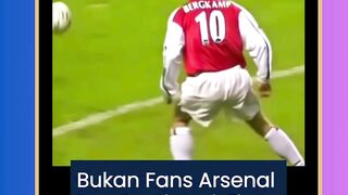 Dennis Bergkamp lahir di Amsterdam