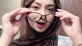 Mout brown hijab