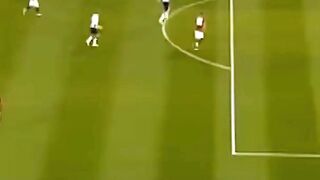 Ronaldo dengan IQ 100 dan kecepatan luar biasa ???? !