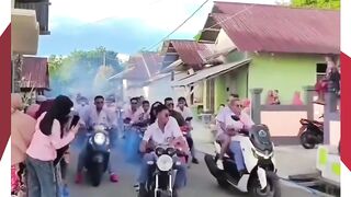 ???? Pawai Kelulusan Siswa di Pulau Haruku Tuai Sorotan Warganet ????