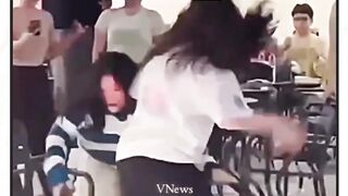 Diduga rebutan ikan tongkol!