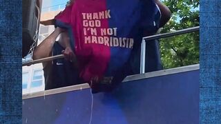 Lamine Yamal Kibarkan Bendera Palestina Saat Parade Juara!!