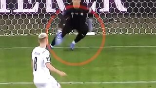 Hampir selebrasi, eh malah gigit jari. ????‍♂️⚽️