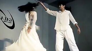 Beautiful couple dance on romantic song reels viral