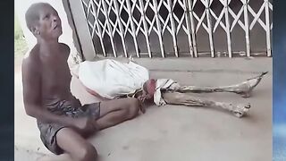 Ia menggali jenajah adik prempuannya
