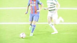 Hari ketika Messi mengajari Suarez cara melakukan solo gol. 2
