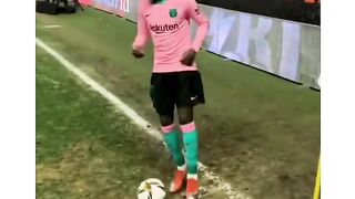 Ousmane Dembélé dan Lionel Messi adalah duet penyerang sayap paling memukau dalam sejarah modern Barcelona