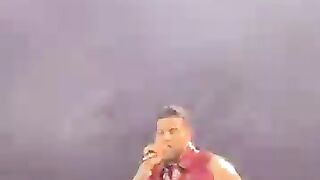 Karan Aujla performance at show singing song