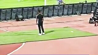 Headshot Di Sepak Bola????