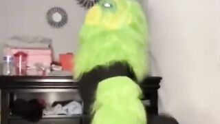 A Green Guy Grooving ??!!