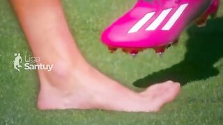Eksperimen Sepatu Bola TERGILA Pada Kaki Manusia!????