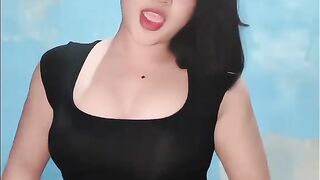 masih didalam kamar ajaaa