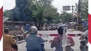 ???? DETIK-DETIK MAUT DI PERLINTASAN! SATU KECEROBOHAN BISA ANCAM RATUSAN NYAWA ????⚠️