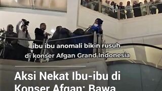 Aksi seorang ibu-ibu di konser Afgan bikin heboh penonton ????