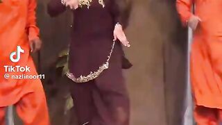 NAZLI Noor dance