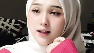 Hijab mom 2
